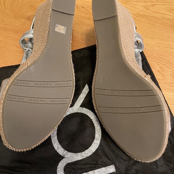 You by Crocs Silver Wedges Sandals - Size 10 - Picture 3 of 4